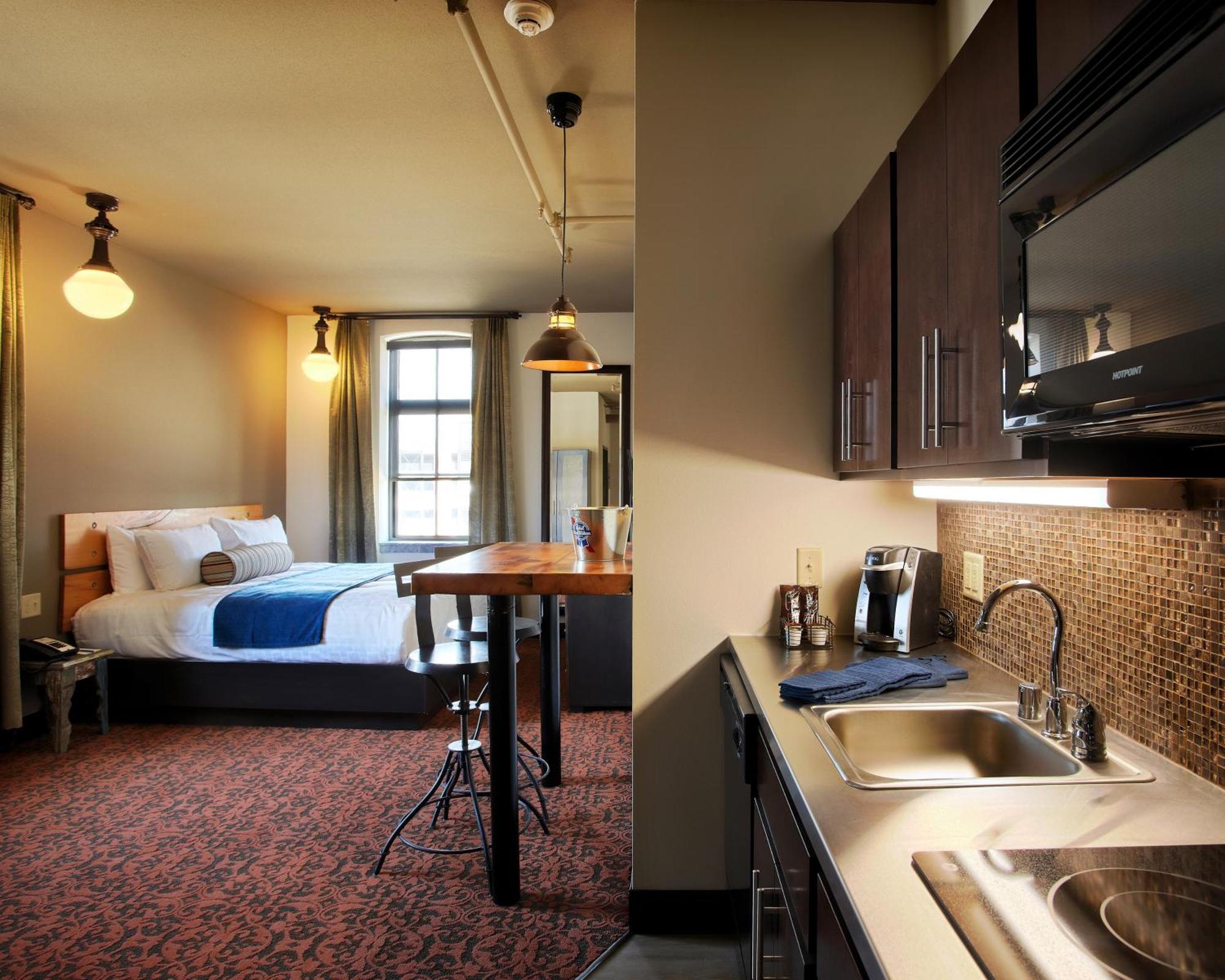 Brewhouse Inn And Suites Milwaukee Extérieur photo